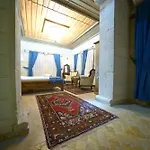 Otel Shoestring Stone House