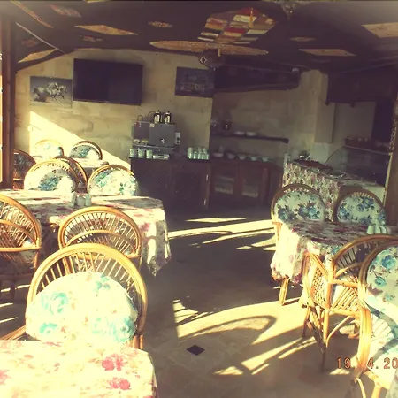 Shoestring Stone House Otel