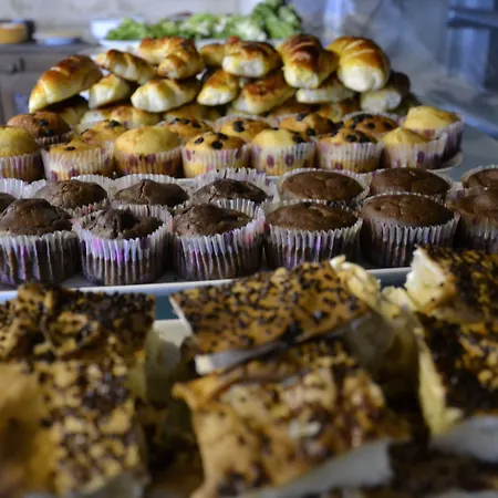 Shoestring Stone House 3*