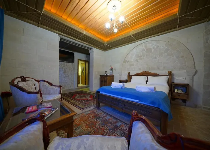 Shoestring Stone House 3*