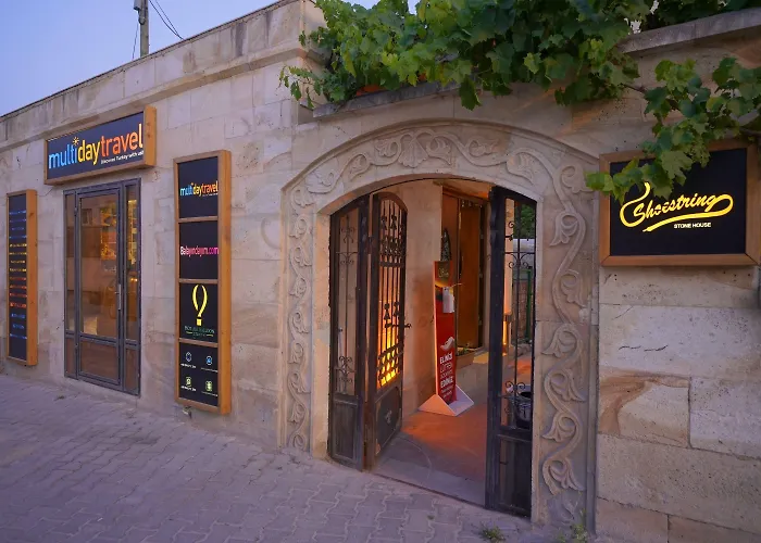 Otel Shoestring Stone House